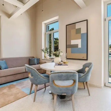 Awesome In With House Sea View Apartmán