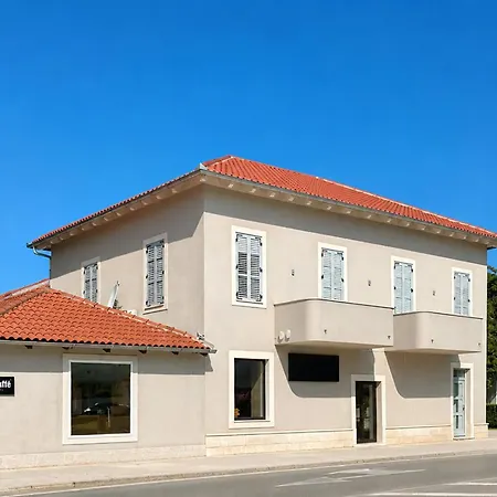 Apartmán Awesome In With House Sea View