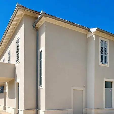 Apartmán Awesome In With House Sea View